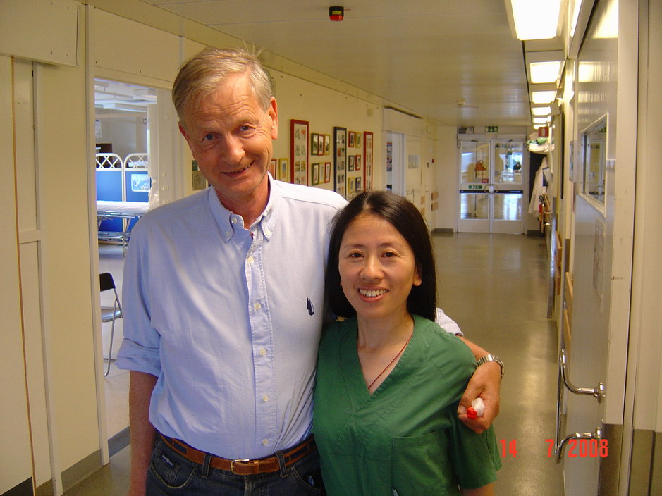 麻醉科姜丽华教授2008年3月-2009年3月在瑞典哥德堡大学附属儿童医院做访问学者时与带教老师Krister Nilsson教授.JPG